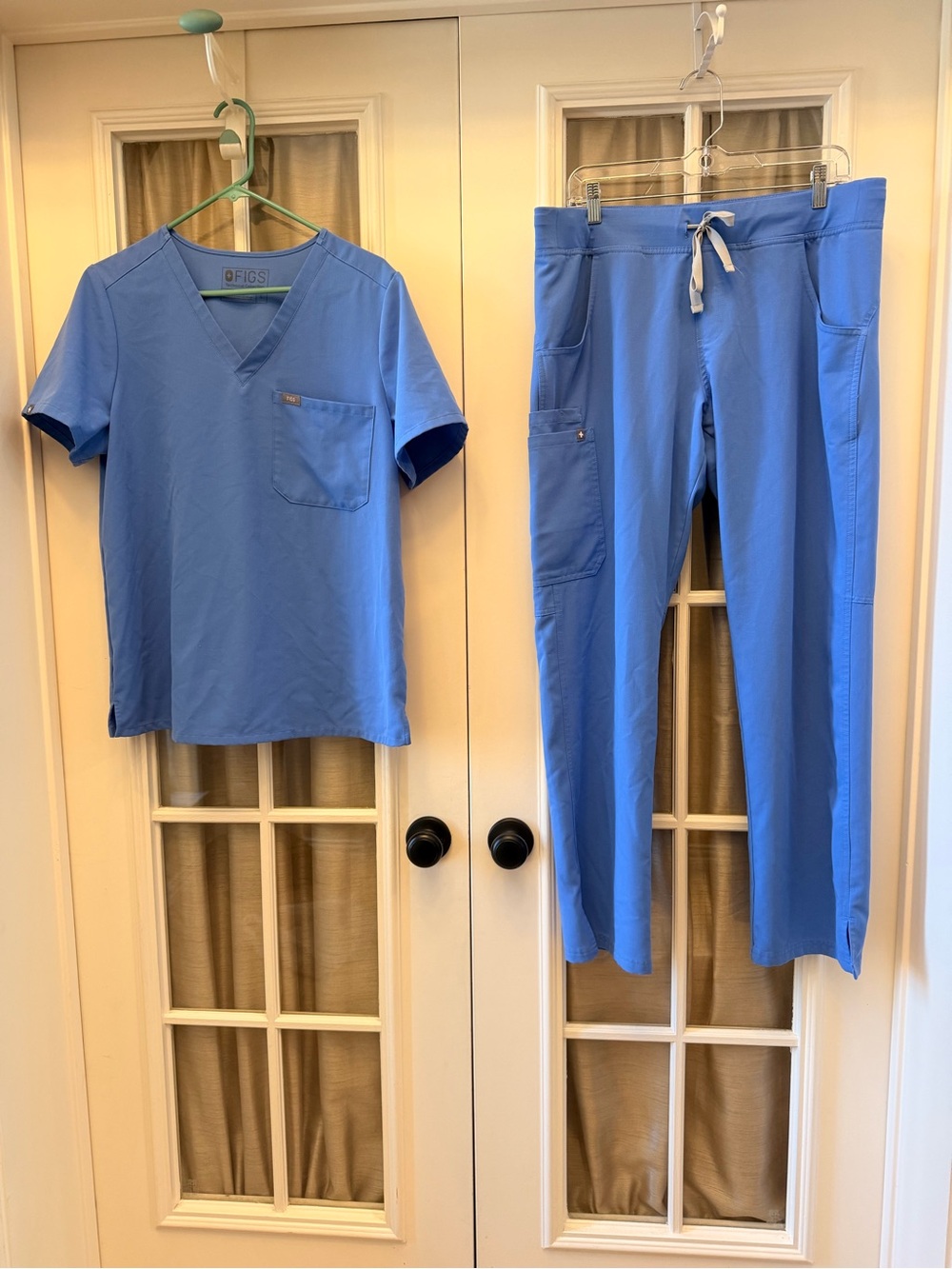LARGE Ceil Blue Women’s Figs Scrub Set w/ Kade Cargo Pants EUC